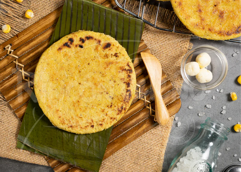 Arepa Santandereana. Maíz amarillo con chicharrón molido. Paquete x 5 unds